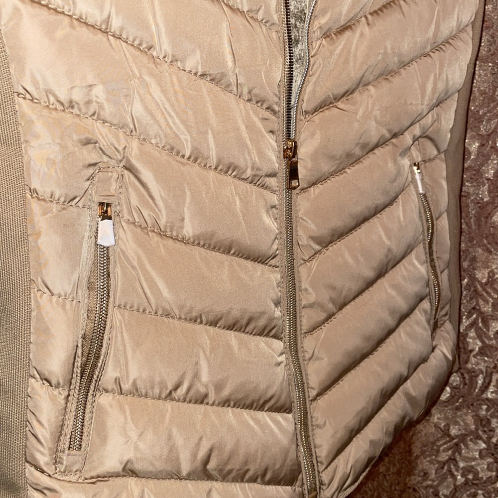 NWOT SPECIAL ONE Premium Quality Women's Beige Puffer Vest.  Size Small - Picture 3 of 7